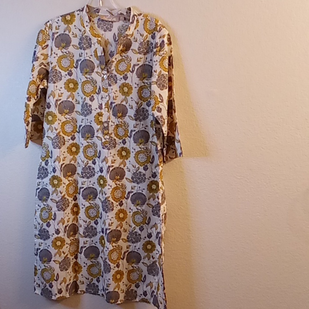 NEW UTSA Beach Vibe, Cottagecore size M Floral colors white-yellow-gray B10 D